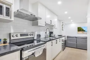 Aqua Dream: Modern Private Apt 2B/1B, 5G, Kitchen - Image 3