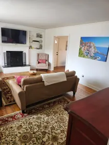 Great House Minutes From Downtowns - Image 2
