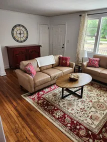Great House Minutes From Downtowns - Image 3
