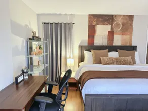 32F Sky-High Honolulu Hideaway Suite| Free Parking - Image 3