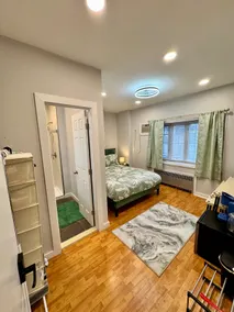 Sunny & Cozy Private Studio – Fast NYC Access! - Image 2
