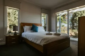 The Boat House Retreat Squeaking Point - Image 3