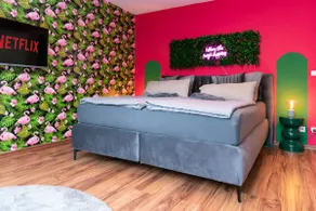 •Pop-Art Apartment• Balcony/Netflix/Nespresso/Trade Show - Image 3