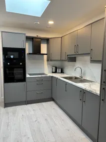 Deluxe Town Centre Apartment for 3 - Image 2