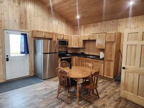 Devils Lake Cabin 3 (Jacuzzi) - Six Mile Bay - Image 3