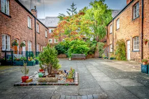 Gamul Place - Quiet City Centre - Image 4