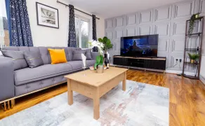 House Carlisle | Families, Groups, Contractors - Image 5