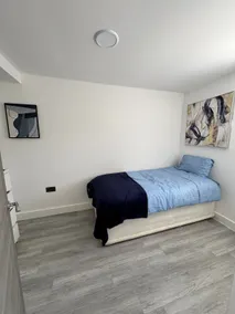 2bed| rail stn| town centre| hospital|contractors - Image 4