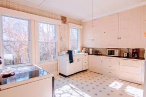 Spotless Victorian on William - Image 4