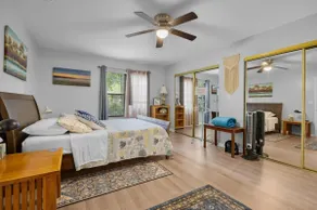 Walk to Downtown* Close to Springs* Jacuzzi Tub* - Image 4