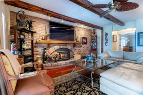 Lux Lake Ont Beachfront - Fire Pit & Sunset Views - Image 2