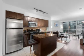 Cozy 2BR - FREE Parking - Pool,Gym,Sauna,Hot Tub - Image 3