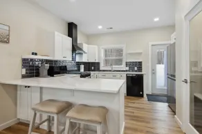 Charming Family-Friendly Home Near Golf Course - Image 2