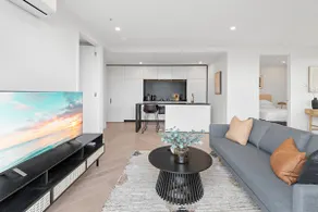 Amazing city views in cool hood 2 bed - Image 5