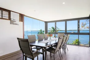 Spacious 4BR Riverfront Getaway in Taren Point - Image 3