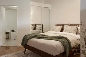 Luxe Loft Style Retreat in Surry Hills + Pool Gym - Image 2