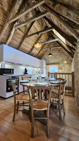 Renovated charming house, wooded park view - Image 2