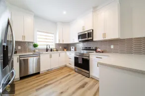 Fresh Modern Retreat | WEM | Garage | King Bed | Central A/C - Image 2