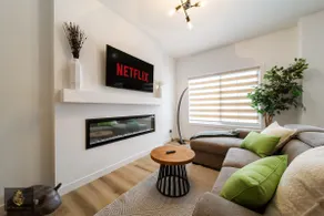 Fresh Modern Retreat | WEM | Garage | King Bed | Central A/C - Image 3