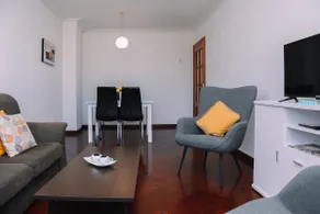 Cabana Rentals - Bright and comfortable with parking - Image 4