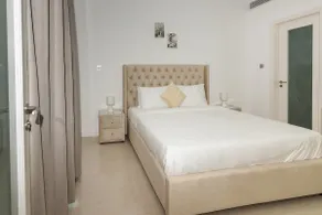 Chic City Escape with Balcony & Pool Access - Image 2