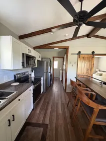 Modern Cozy Cabin Near RRG, Muir - Image 3