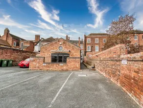Spacious, Central 1Bed Worcester - Free Parking - Image 5