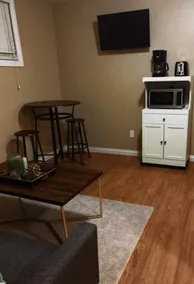 Pet-Friendly | 1 Bedroom Bsmt Suite | Sleeps 2 - Image 5
