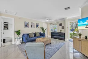 Stunning Tropical Pool House Delray Near The Beach - Image 5