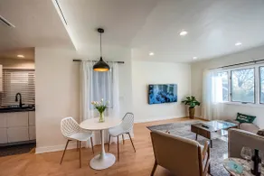 Top of the hill 1BD with patio - Image 2