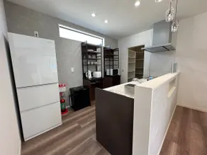 Hilton's Home - Image 4