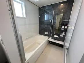 Hilton's Home - Image 5