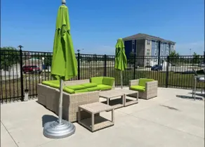 Spacious 1BR/1BA Near Hospital - Image 3
