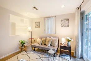 Comfy 1b1b Lower Unit | Prime UW Location - Image 2