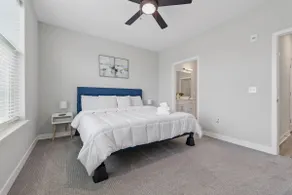 Whitestown Getaway | King Bed - Image 5