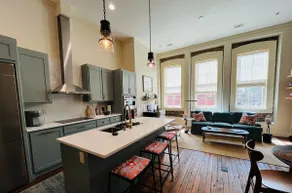 Luxury Downtown Apartment - Image 4