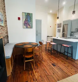Luxury Downtown Apartment - Image 5