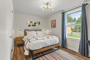 Cozy North Seattle Rambler with Spacious Yard - Image 4