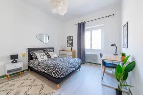 Le Sully, large bright 4-bedroom apartment - Image 2