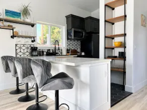 Luxury Oasis in Bayside - Image 2