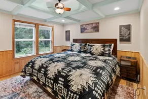 Rainier Christmas Cabin w/ Hot Tub-Cinema-WiFi - Image 4