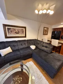 Self-contained suite in Mahogany with private lake - Image 5