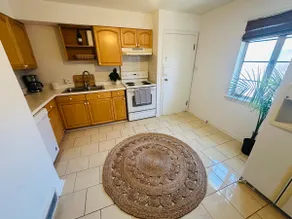 Comfortable&Cozy: Near UE Campus. Upstairs Duplex - Image 5