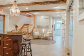 Beautiful farmhouse in Jefferson - Image 3