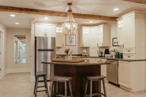 Beautiful farmhouse in Jefferson - Image 2