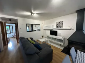 Apartment with a garden - Image 2