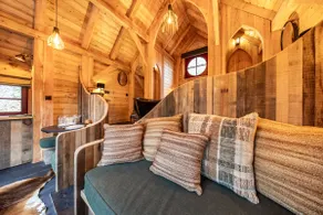 Thomas' cabin - Image 3