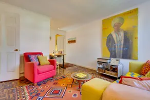 Charming Ground Floor Flat with Free Parking - Image 2