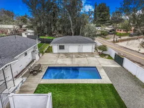 Spacious 5BR Retreat-Sleeps 10+ - Image 4
