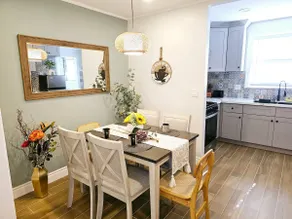 Beautiful Detached Bungalow Relax in our King Bed! - Image 3